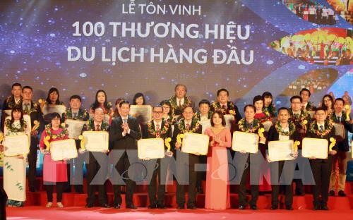 Tôn vinh 100 thương hiệu du lịch hàng đầu Thành phố Hồ Chí Minh năm 2016 - ảnh 1